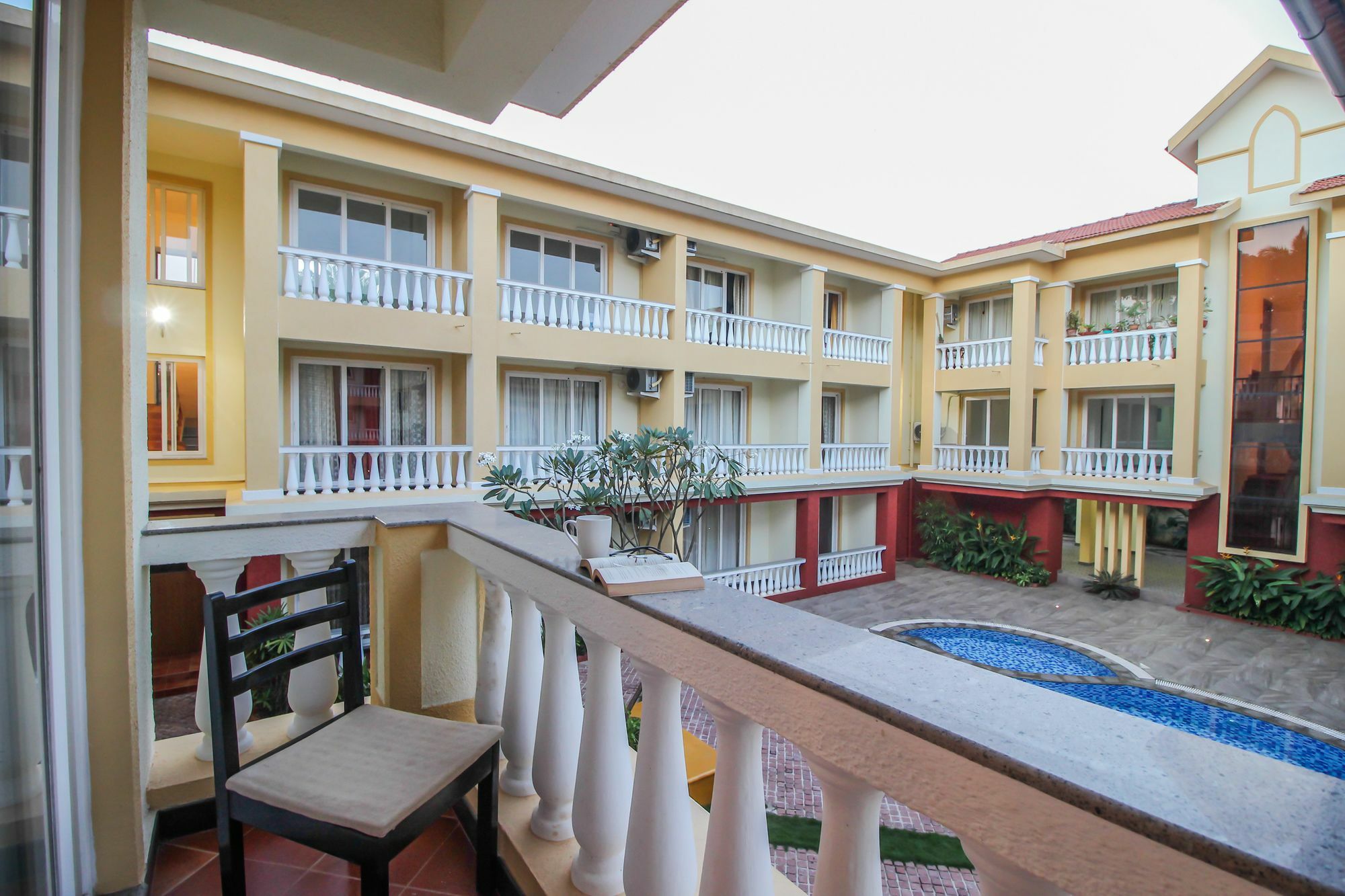 Oyo 10801 Home Pool View 2Bhk Siolim Exterior photo