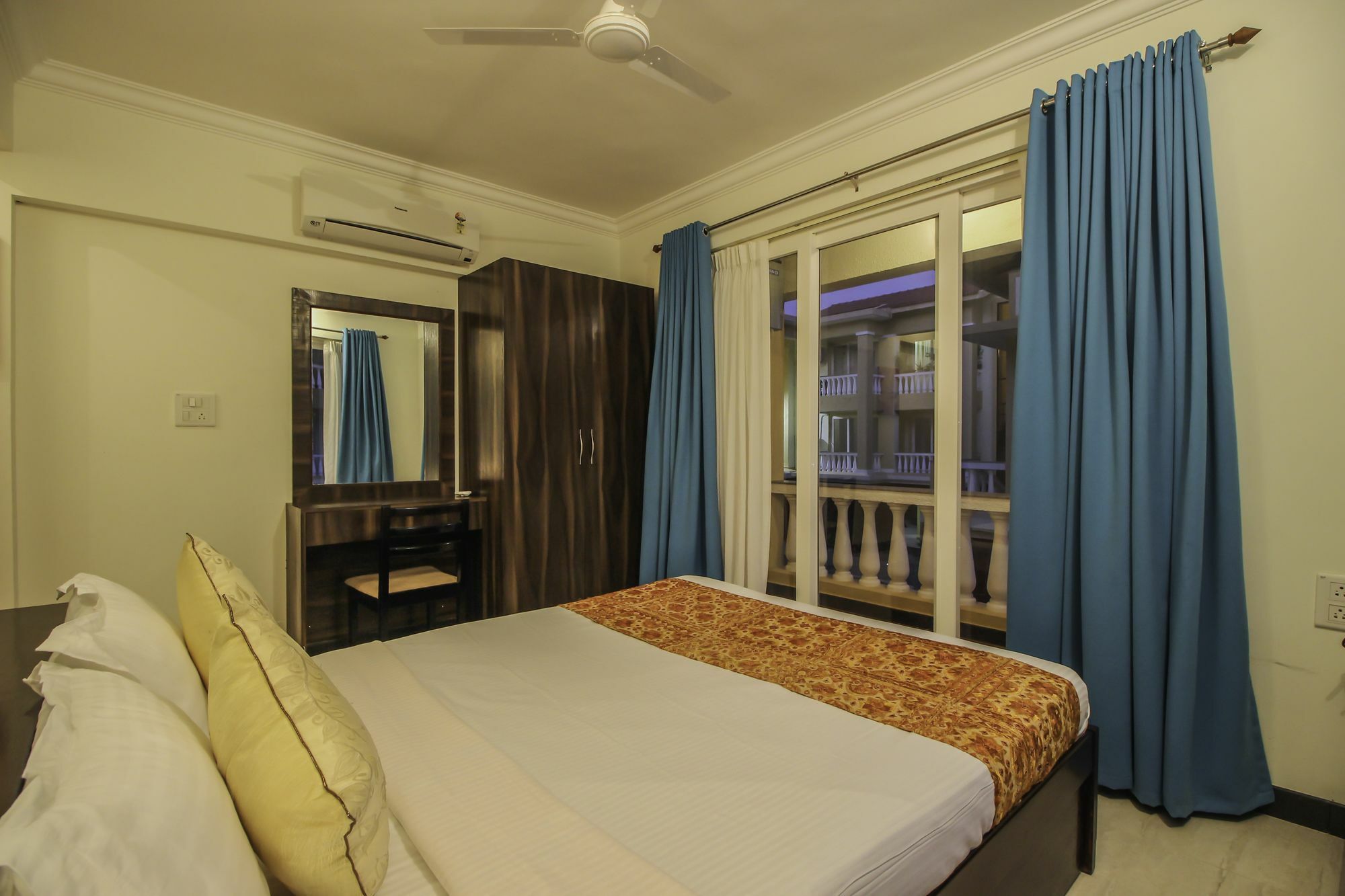 Oyo 10801 Home Pool View 2Bhk Siolim Exterior photo