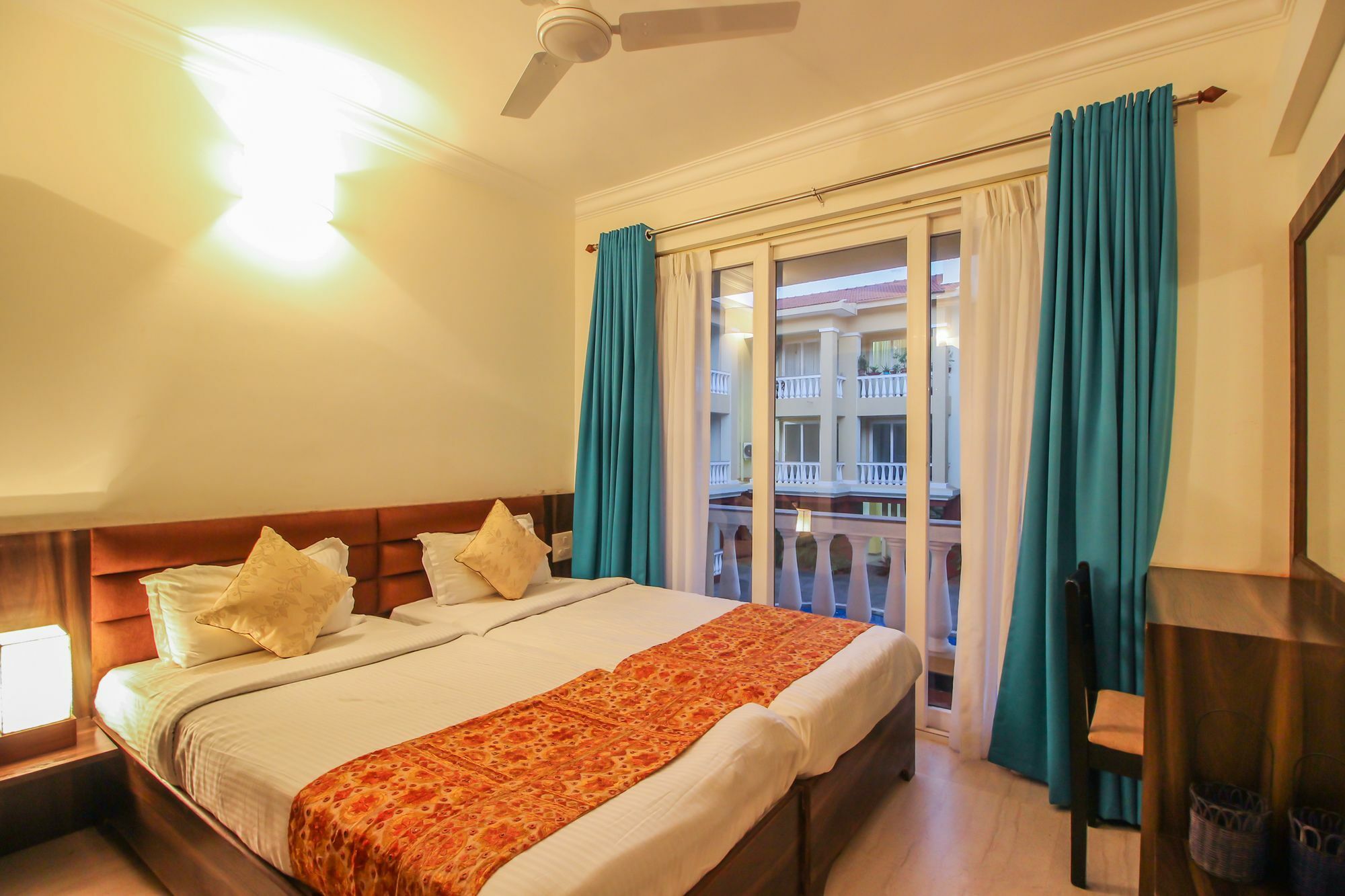 Oyo 10801 Home Pool View 2Bhk Siolim Exterior photo